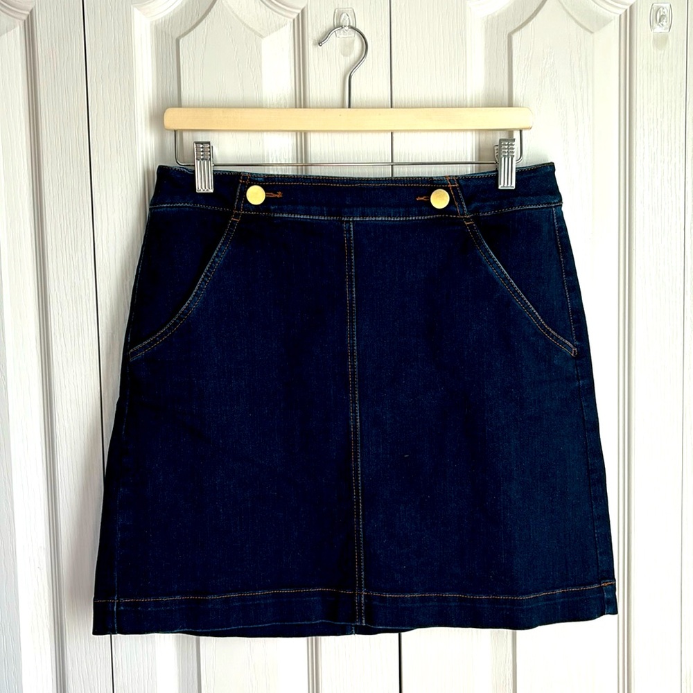 Loft Denim Skirt Flat Front Gold Button Stretchy Pencil Skirt. NWT. Size 6